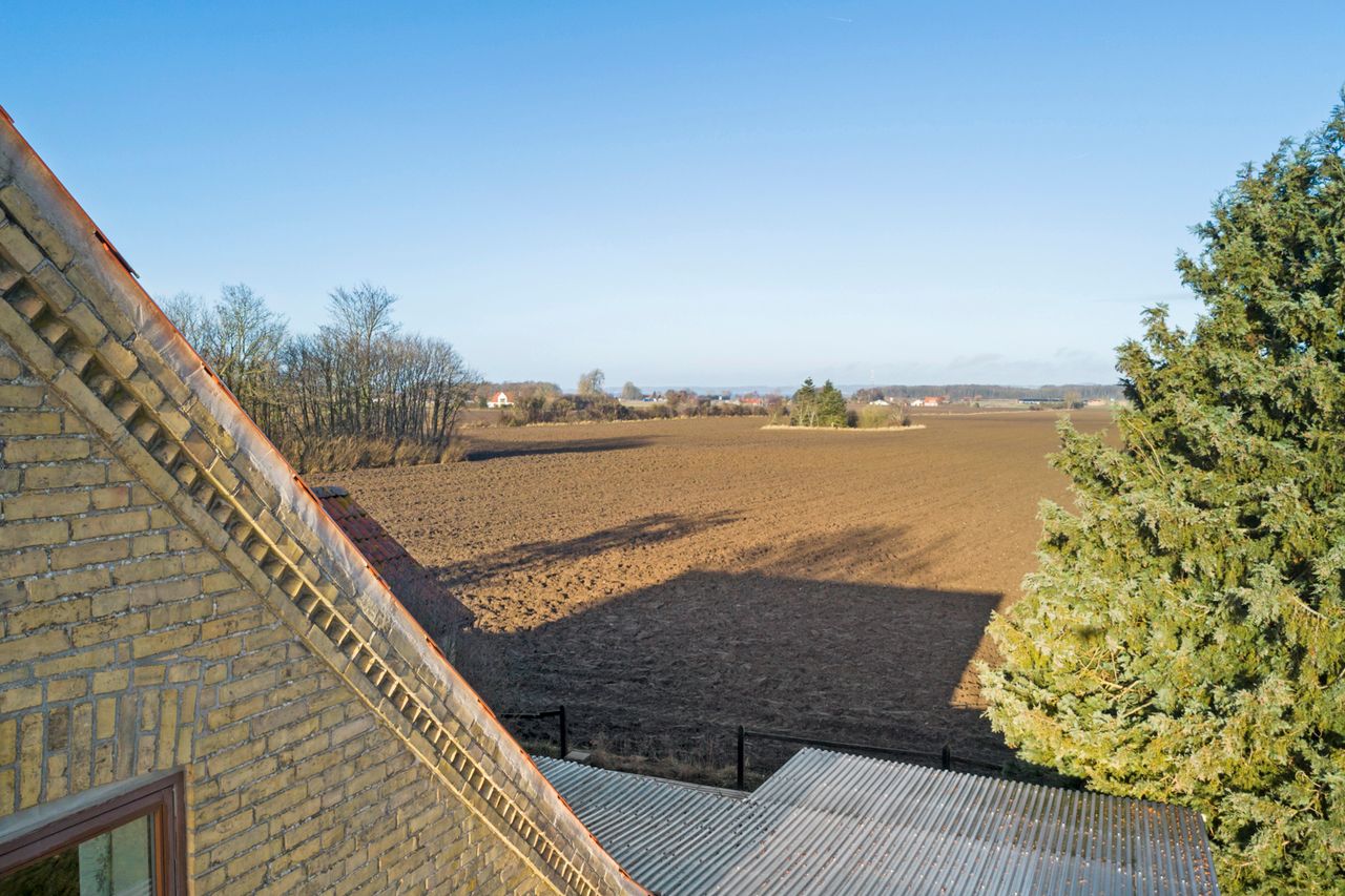 Ejendomsbillede 3 af 16