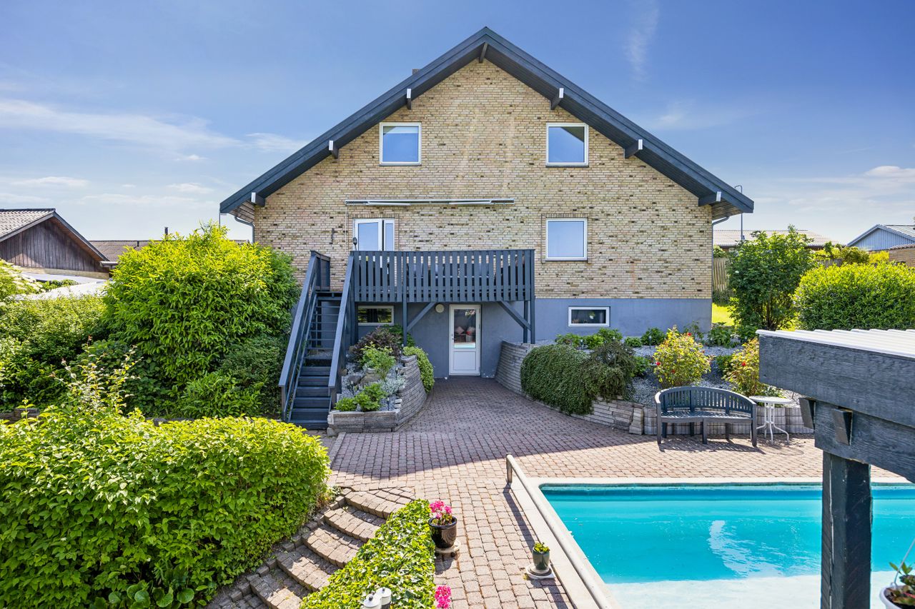 Ejendomsbillede 2 af 38