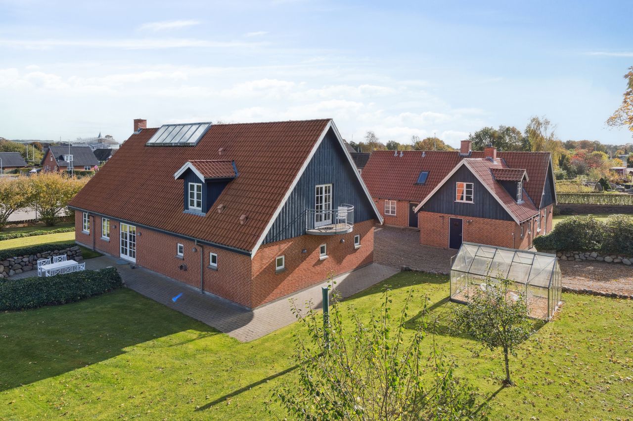 Ejendomsbillede 2 af 36