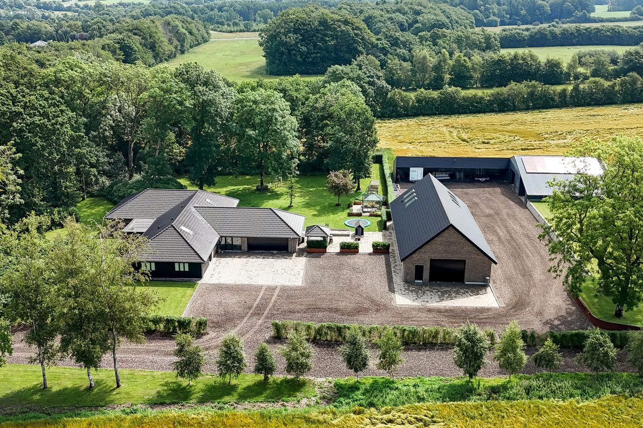 Ejendomsbillede 2 af 49