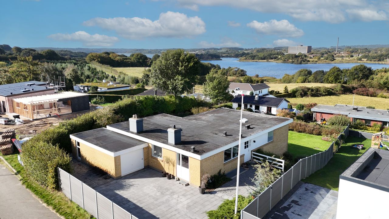 Ejendomsbillede 2 af 34