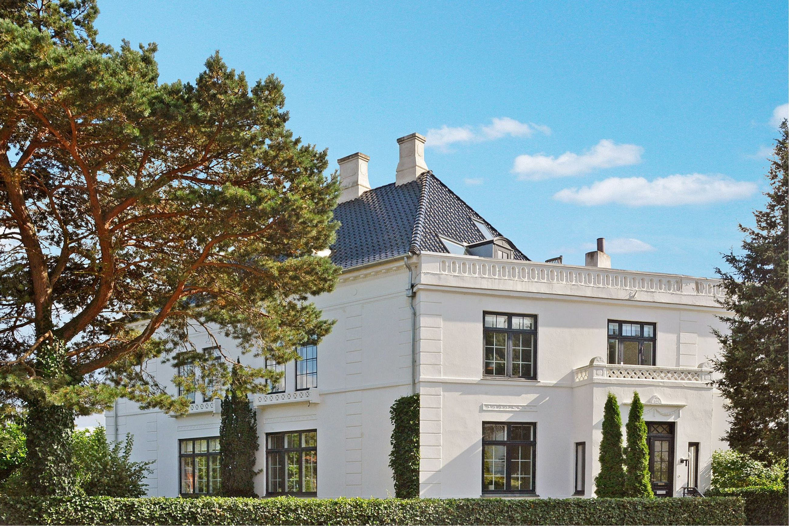 Dyrehavevej 21, Engelske rækkehuse Villa