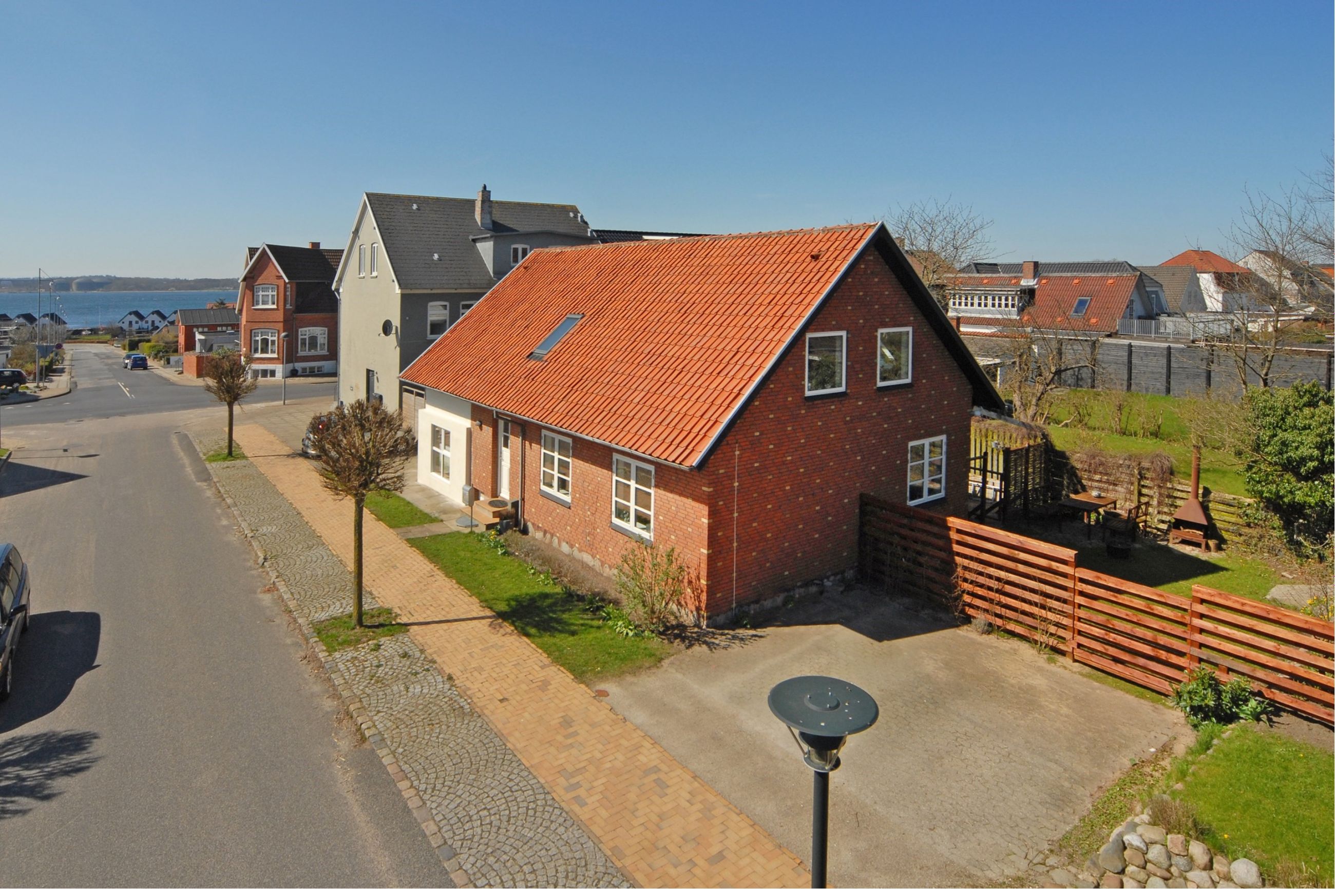 Korsvejs Alle 20, Strib Villa