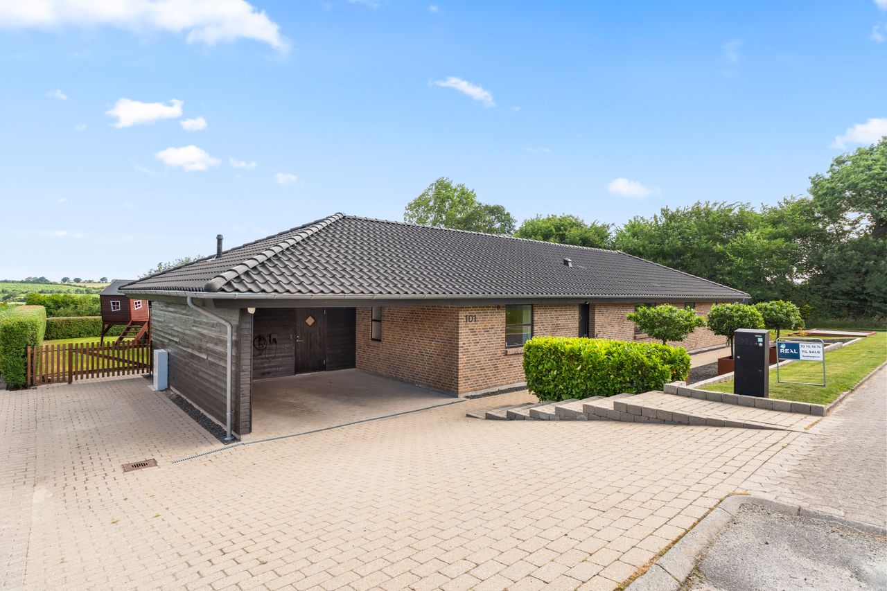 Ejendomsbillede 2 af 30