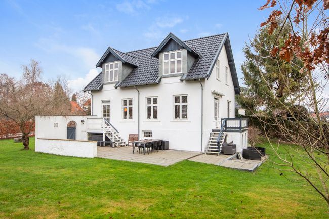 Dronninggårds Alle 31, 