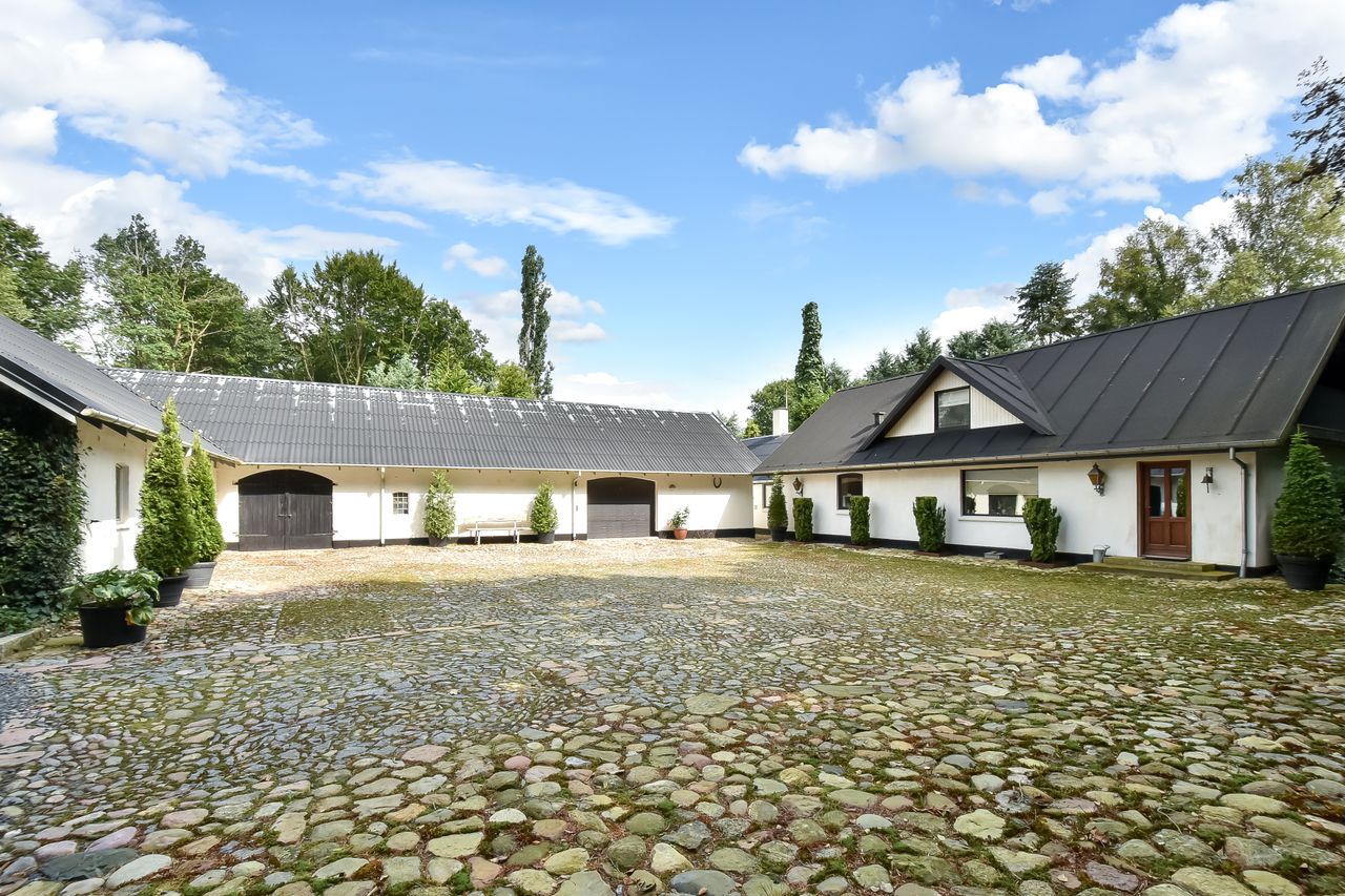 Ejendomsbillede 2 af 43