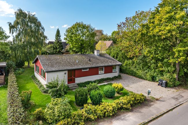 Bjerge Byvej 8,  Villa