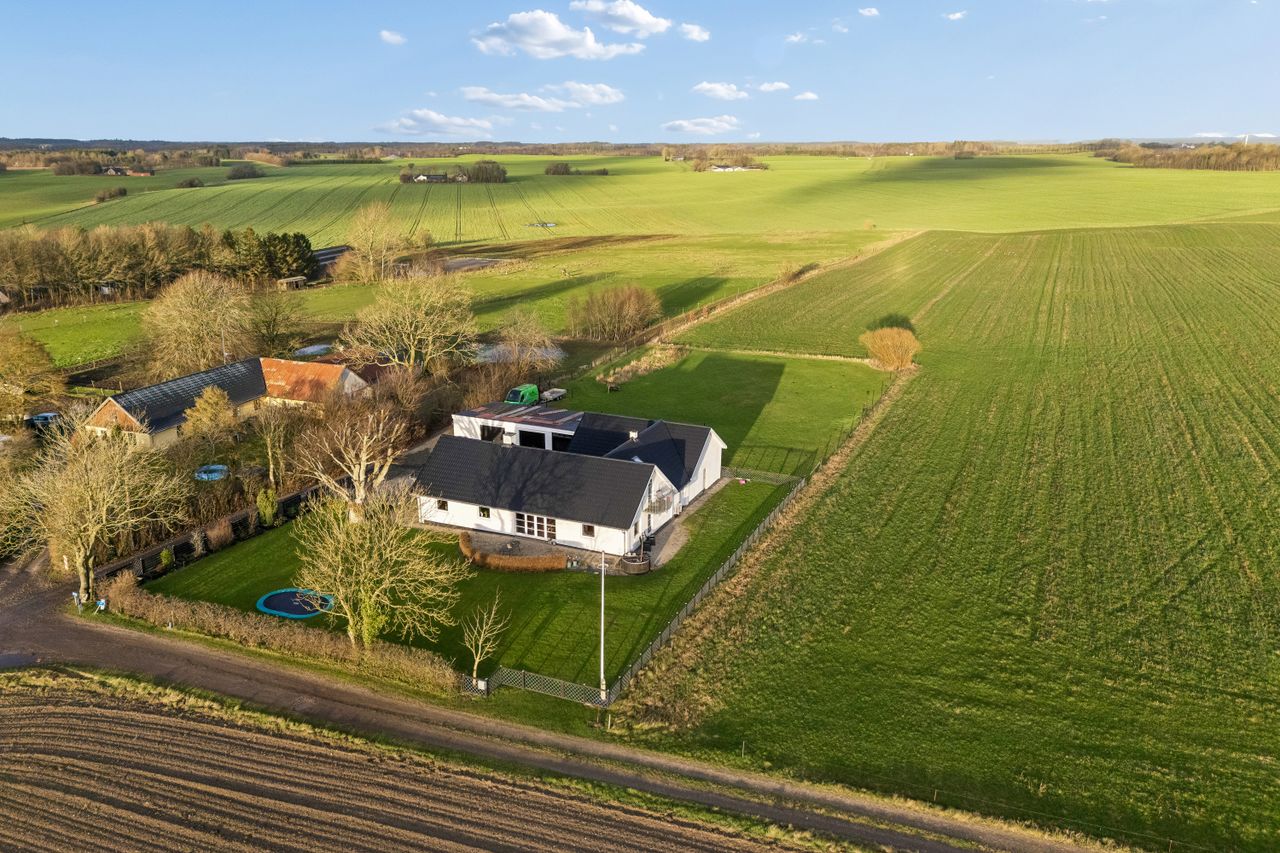 Ejendomsbillede 2 af 33