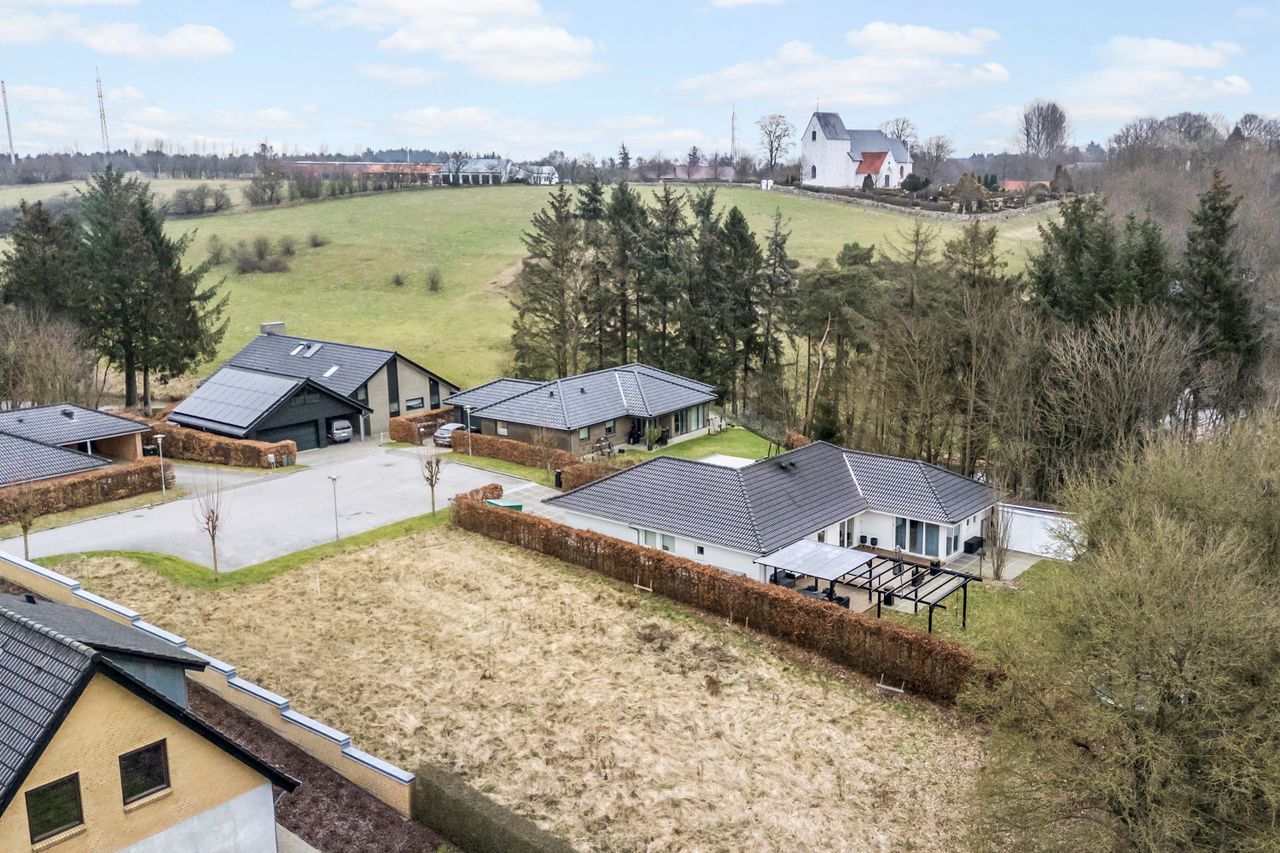 Ejendomsbillede 2 af 9