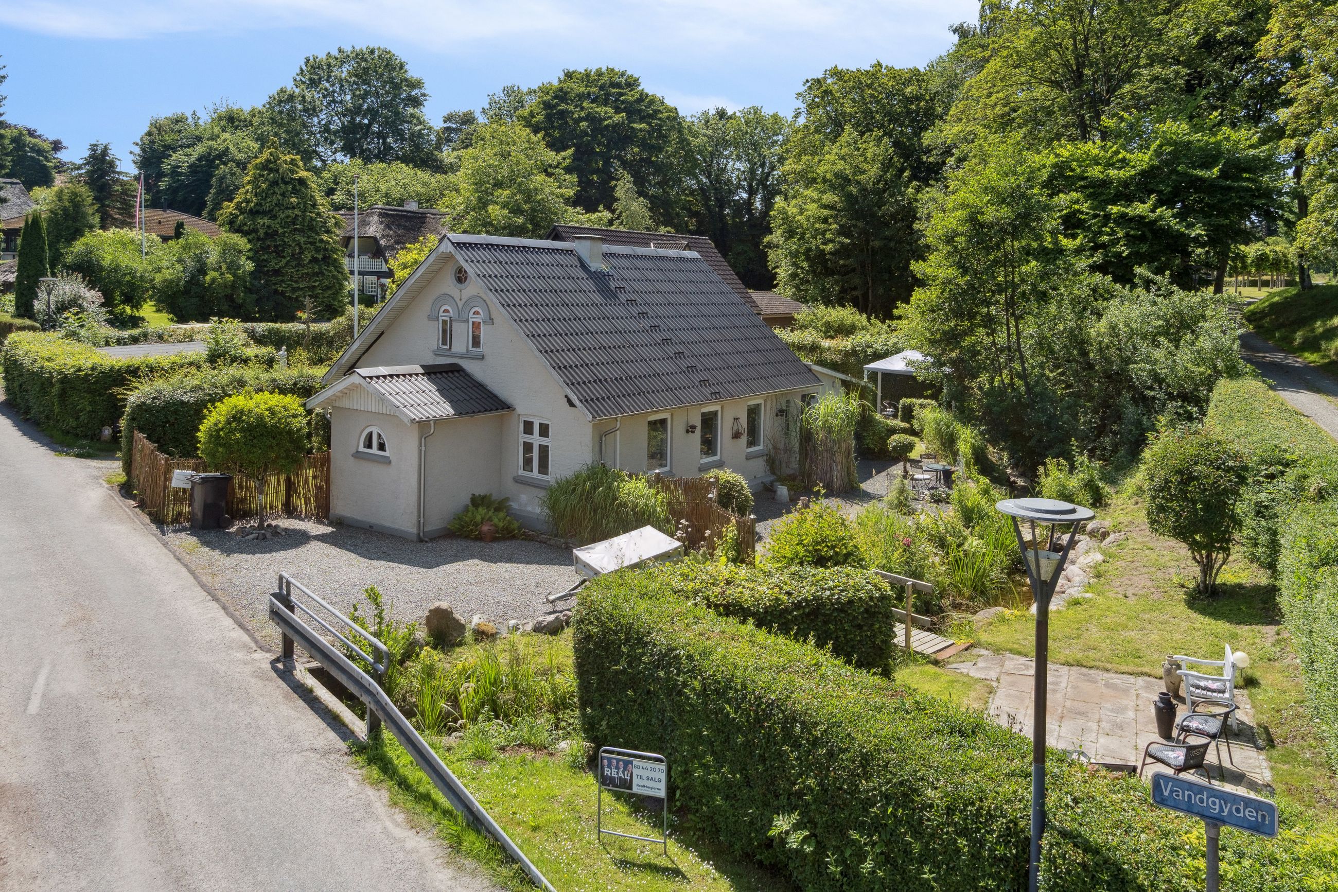 Vandgyden 17,  Villa