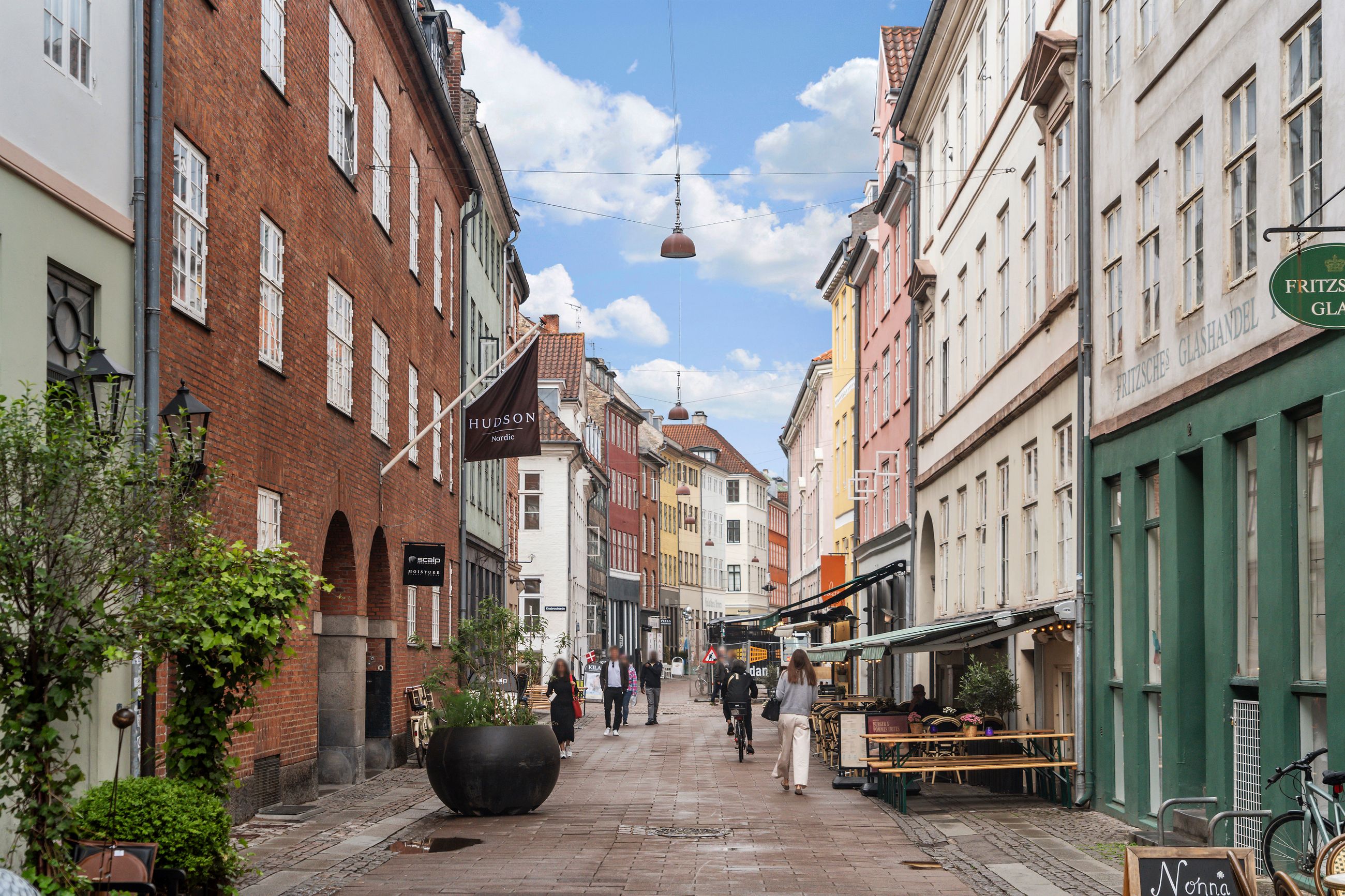 Badstuestræde 9, 2. 3, København K - Ejendommen