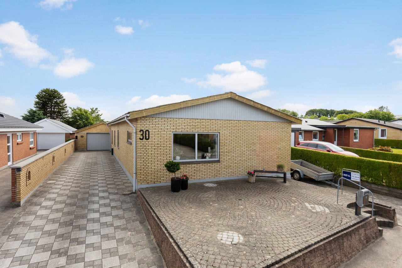 Ejendomsbillede 2 af 25