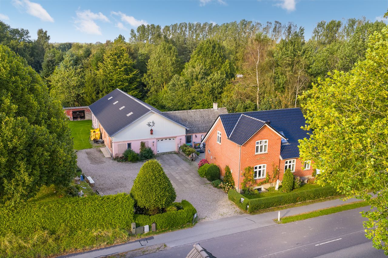 Ejendomsbillede 2 af 36