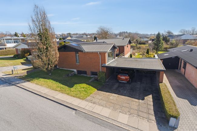 Solhøjsvej 24,  Villa