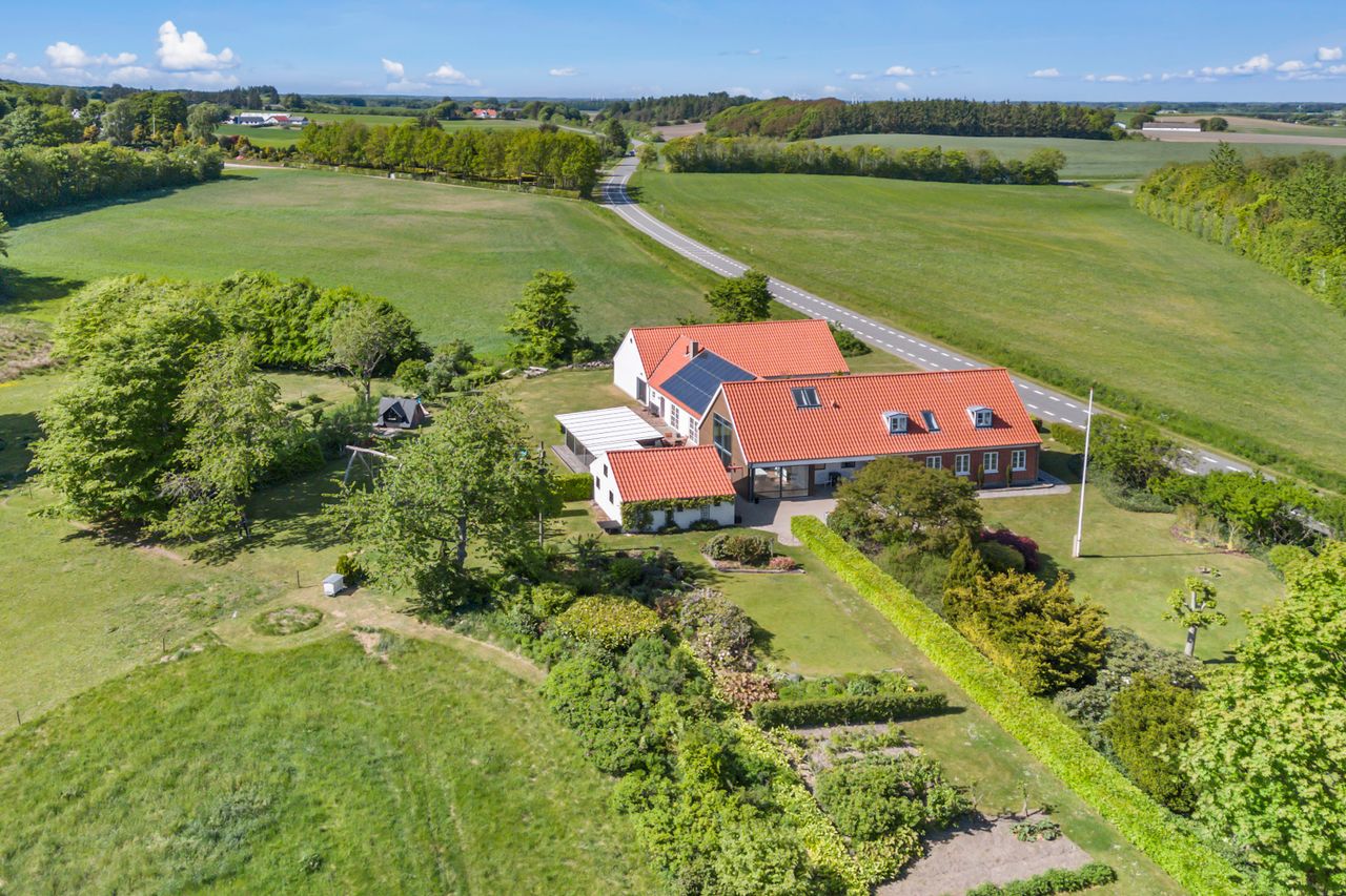 Ejendomsbillede 2 af 36