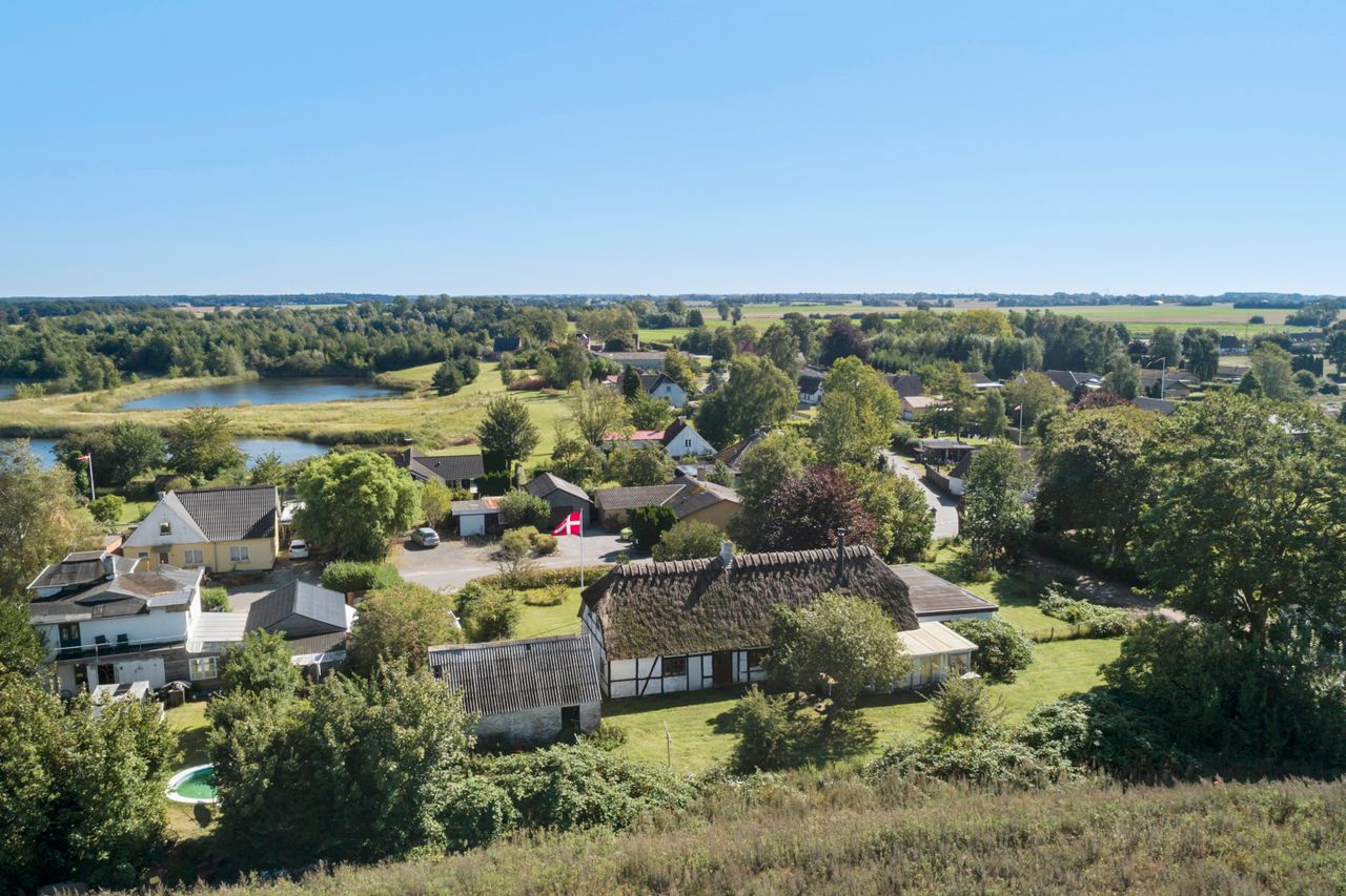 Ejendomsbillede 2 af 27