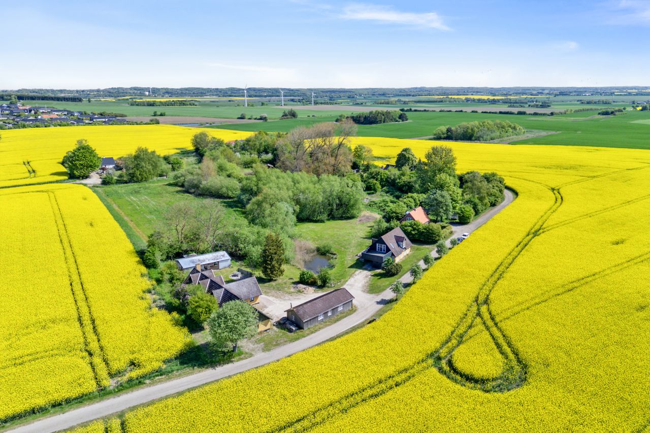 Ejendomsbillede 2 af 32