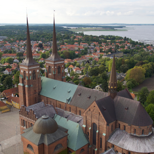 Moderne boliginteriør med udsigt