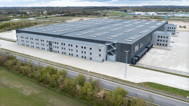 Skråfoto af bygningen