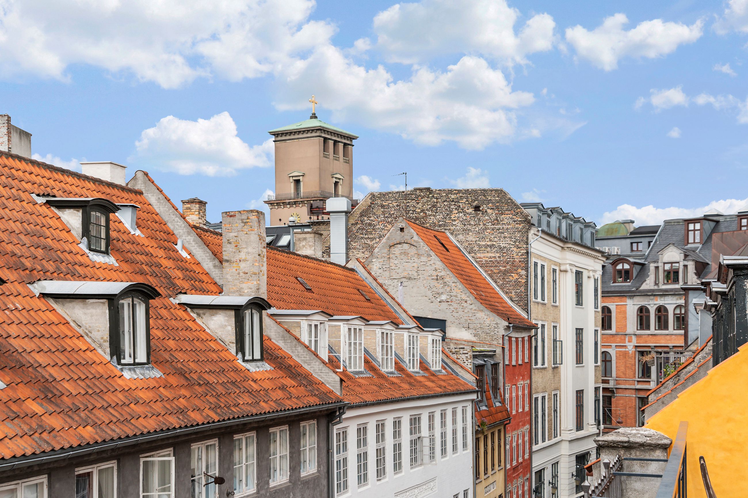 Badstuestræde 9, 2. 3, København K - Ejendommen