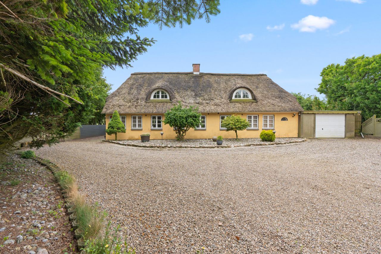 Ejendomsbillede 2 af 25