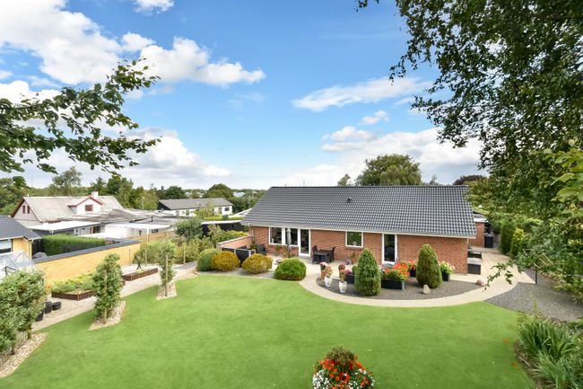 Solsortevej 12B,  Villa