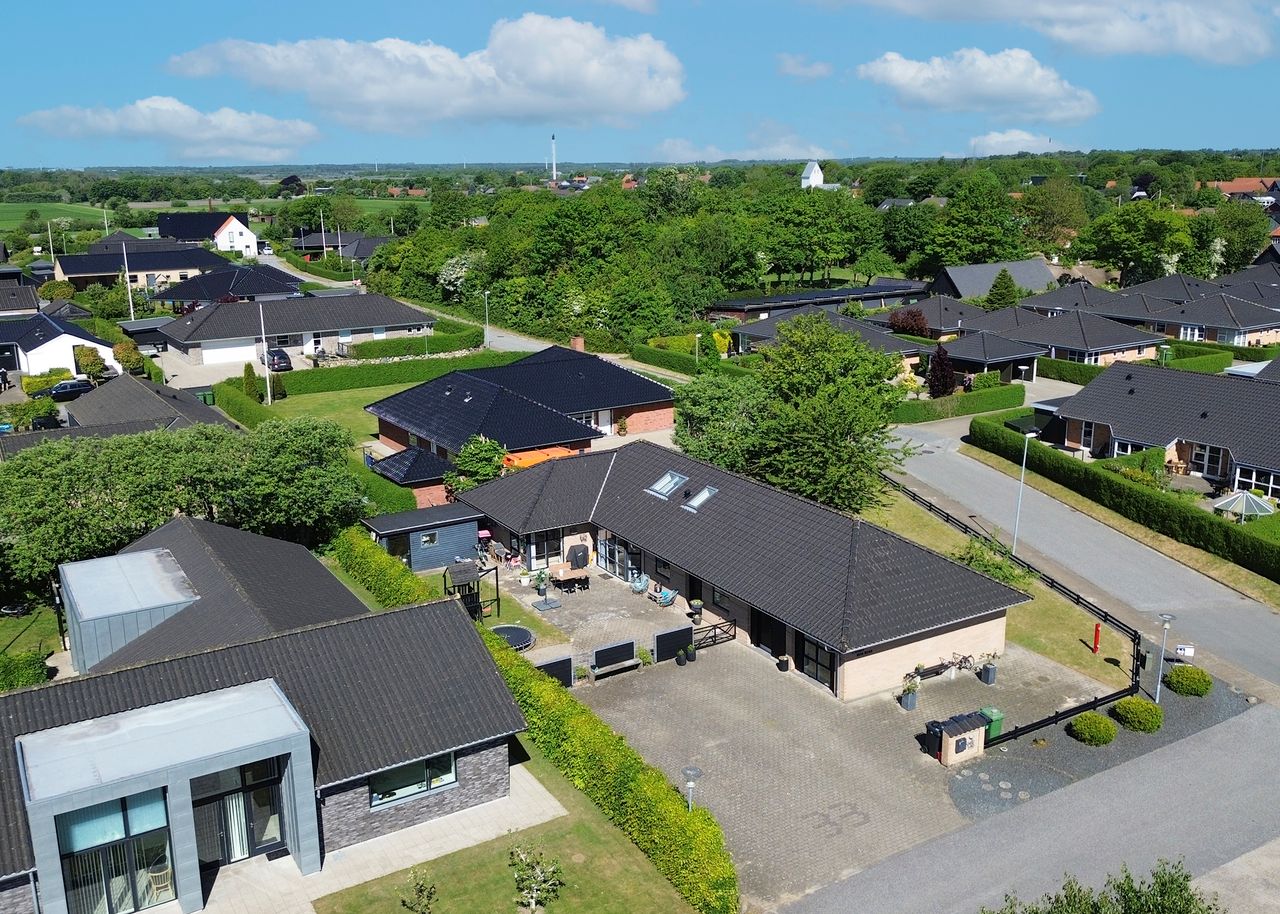 Ejendomsbillede 3 af 28