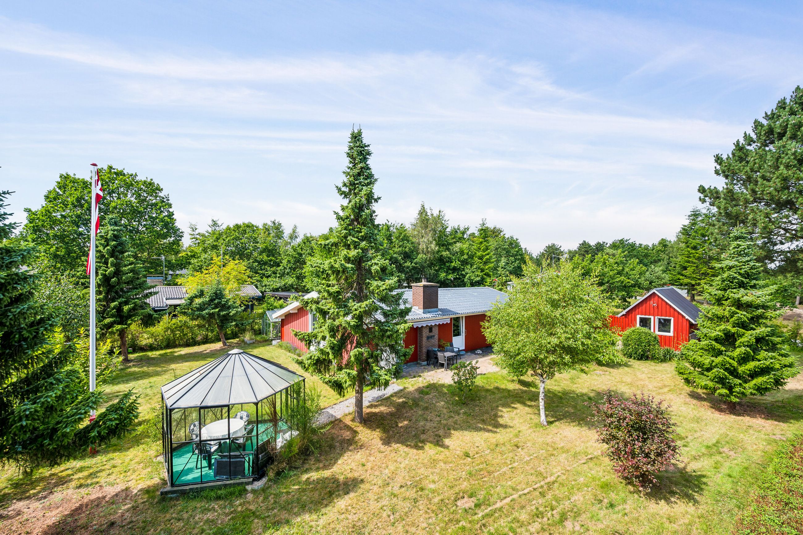 Luftfoto af ejendommen