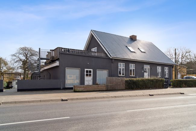 Hovedgaden 51,  Erhverv