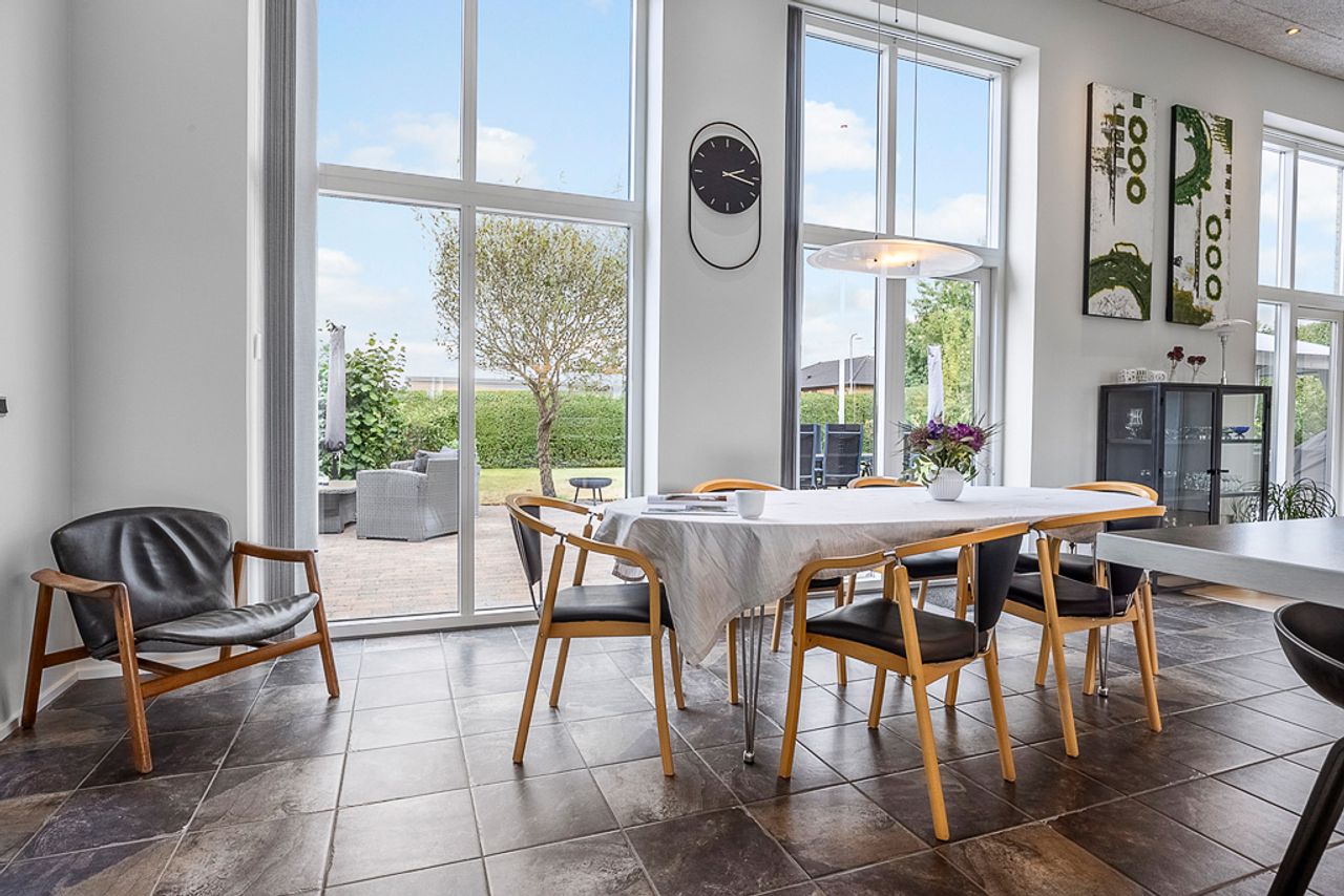 Ejendomsbillede 3 af 24