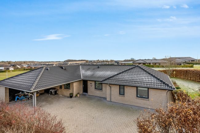 Under Egen 45,  Halgårde