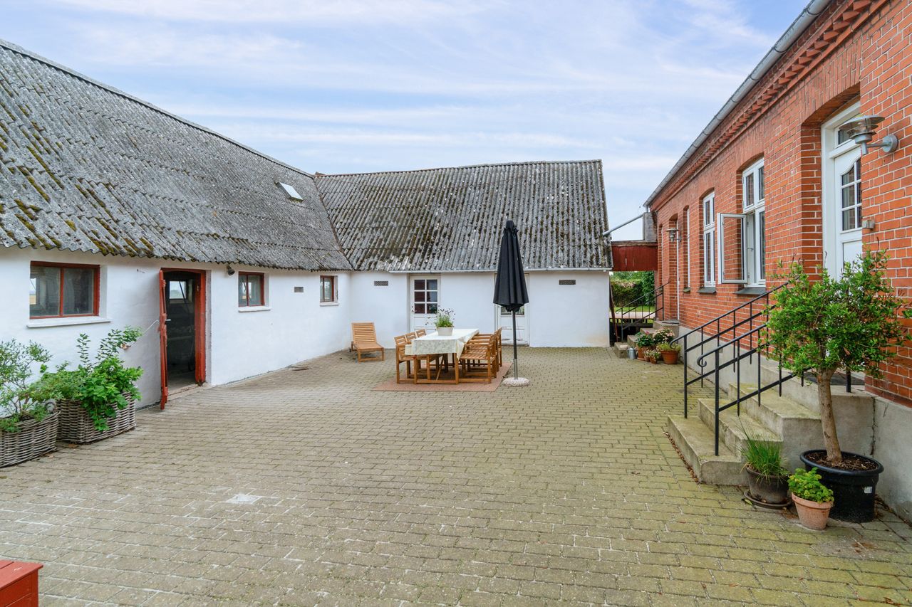 Ejendomsbillede 3 af 32