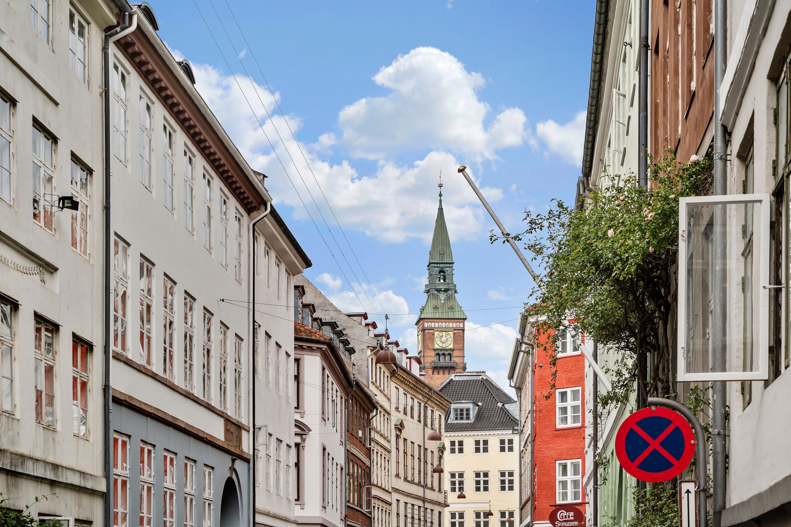 Badstuestræde 9, 2. 3, København K - Ejendommen