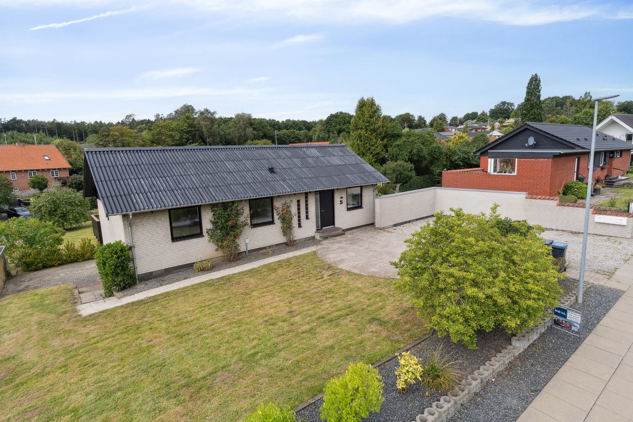 Ejendomsbillede 2 af 24