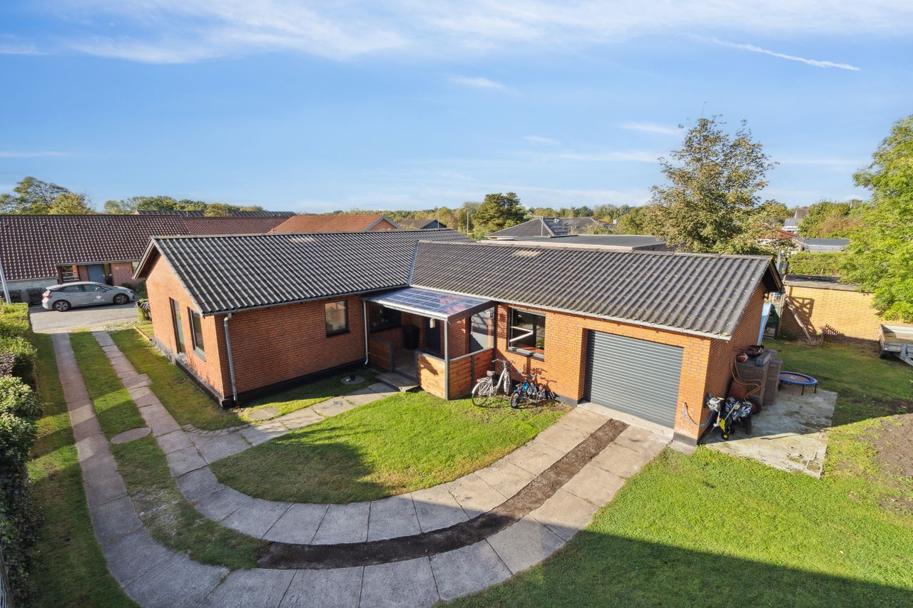 Ejendomsbillede 2 af 27