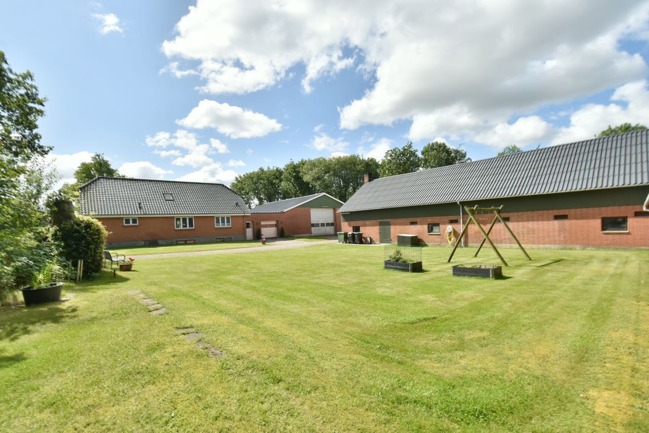 Ejendomsbillede 2 af 43