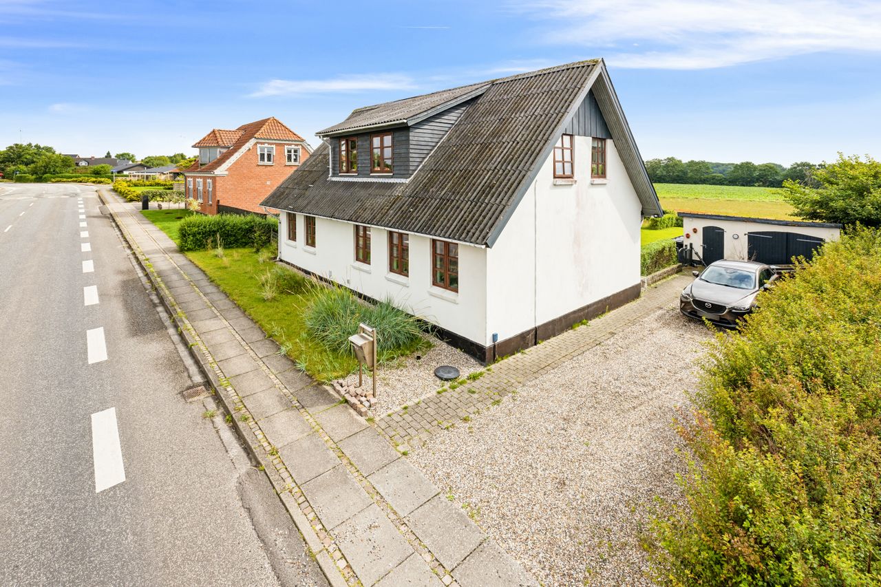 Ejendomsbillede 2 af 24