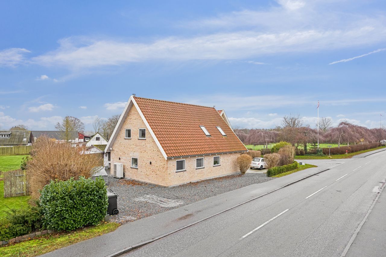 Ejendomsbillede 2 af 38