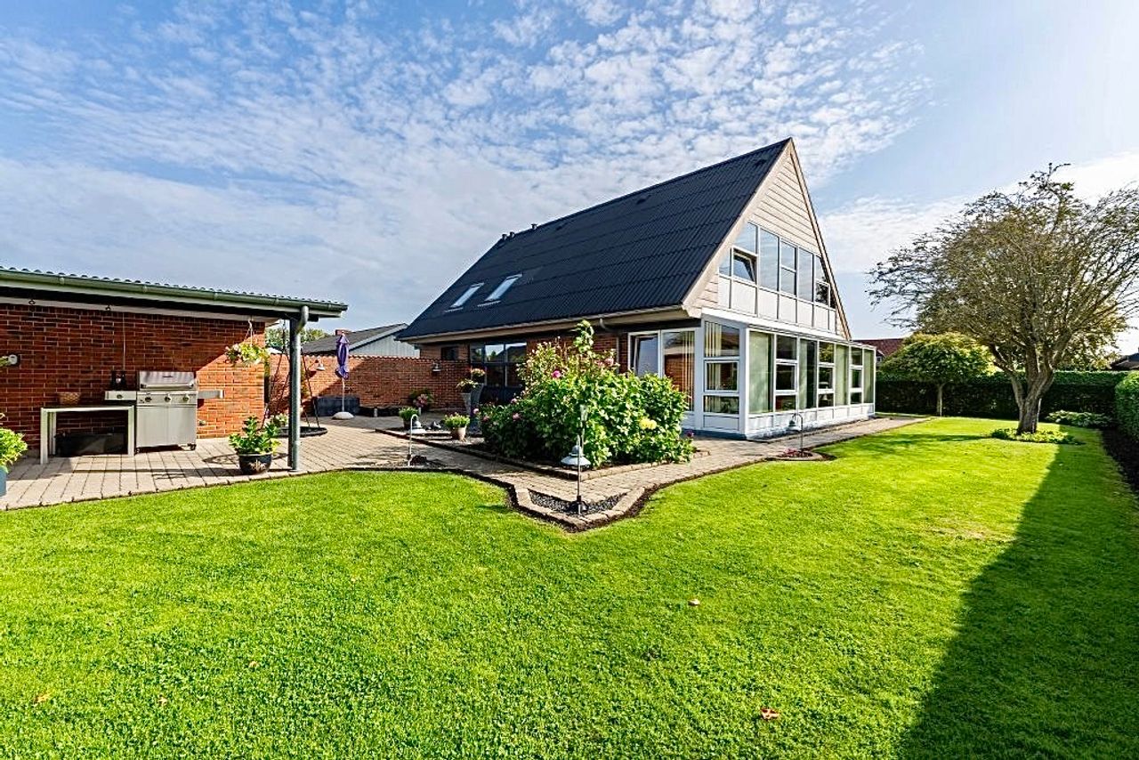 Ejendomsbillede 2 af 25