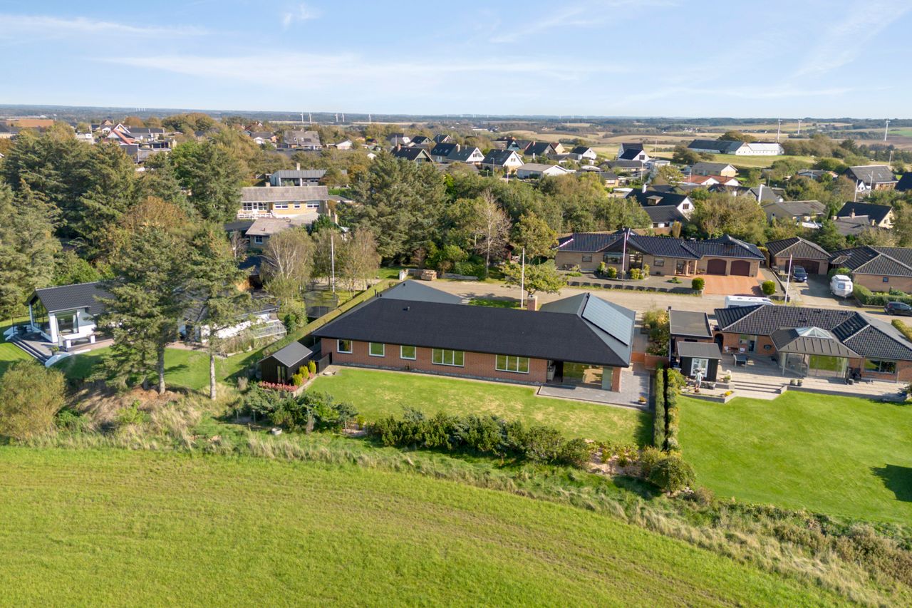 Ejendomsbillede 2 af 28