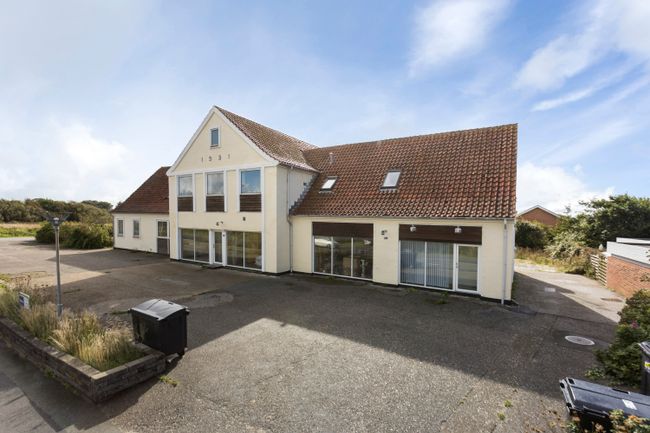 Lønstrupvej 20,  Villa