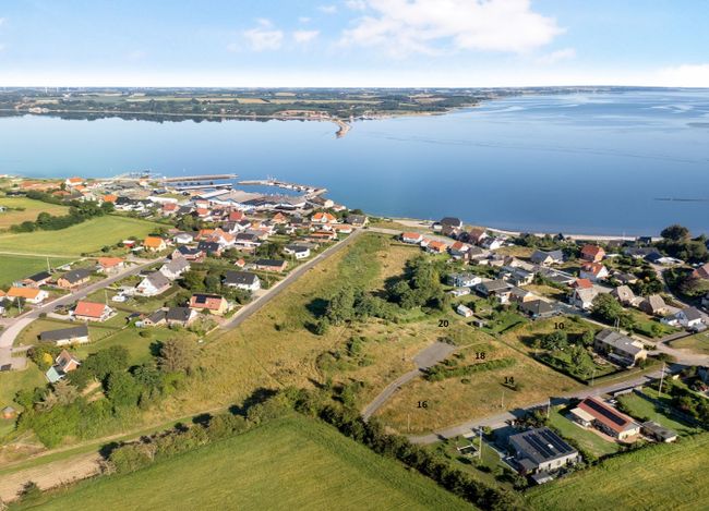 Solbakken 10,  Hvalpsund