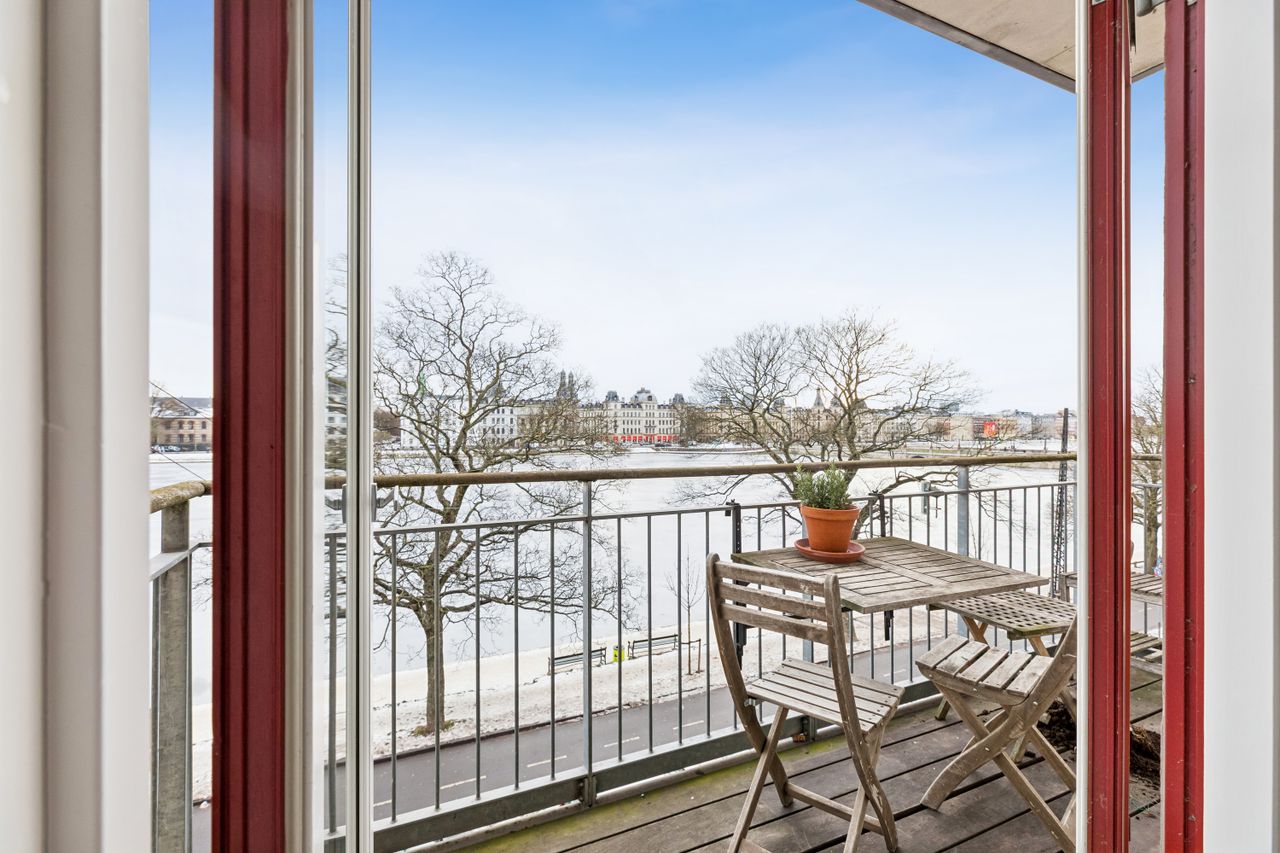 Ejendomsbillede 2 af 18