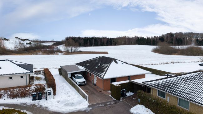 Lyngbakken 28,  Villa