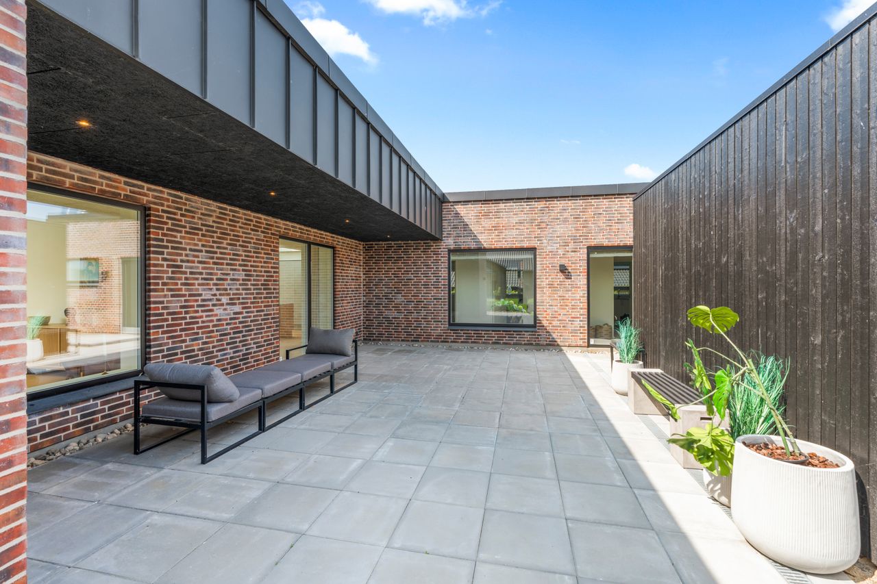 Ejendomsbillede 2 af 28