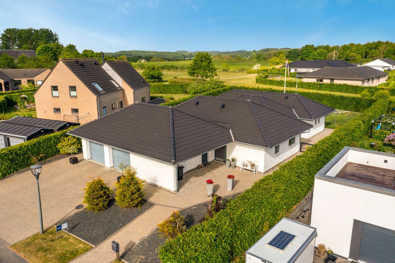 Ejendomsbillede 2 af 34