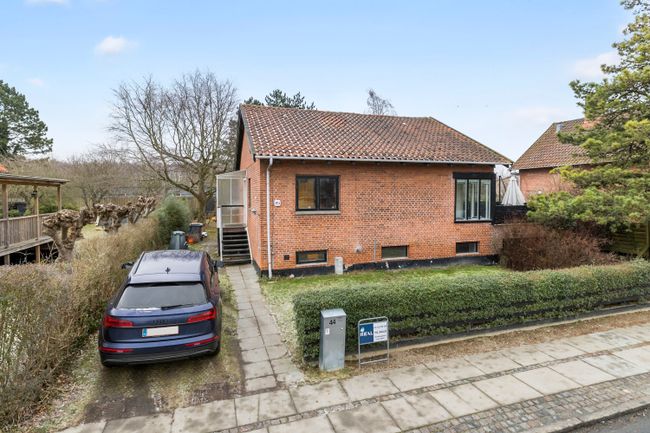 Erdalsvej 44,  Villa