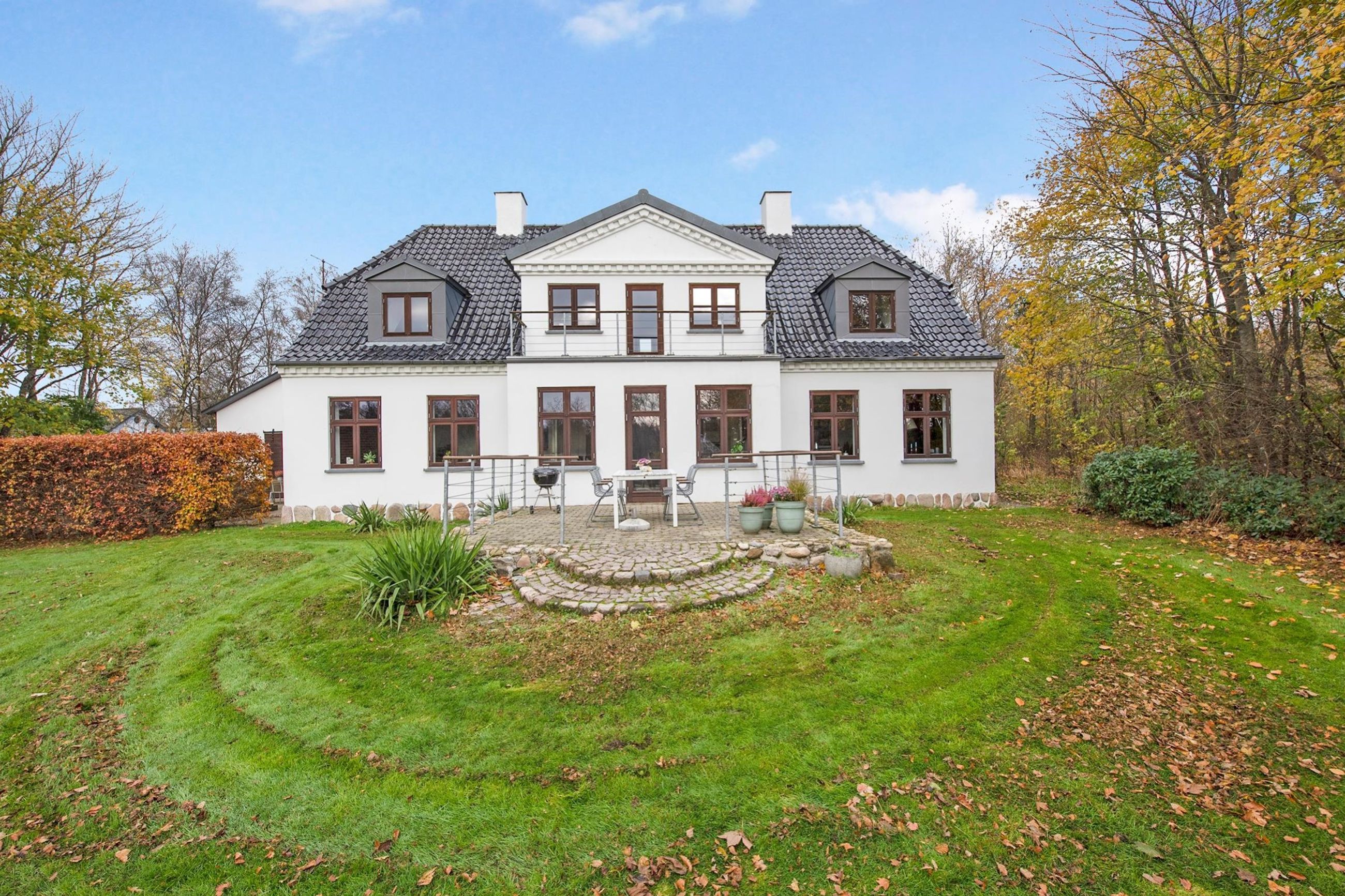 Tolvalenvej 5,  Landejendom