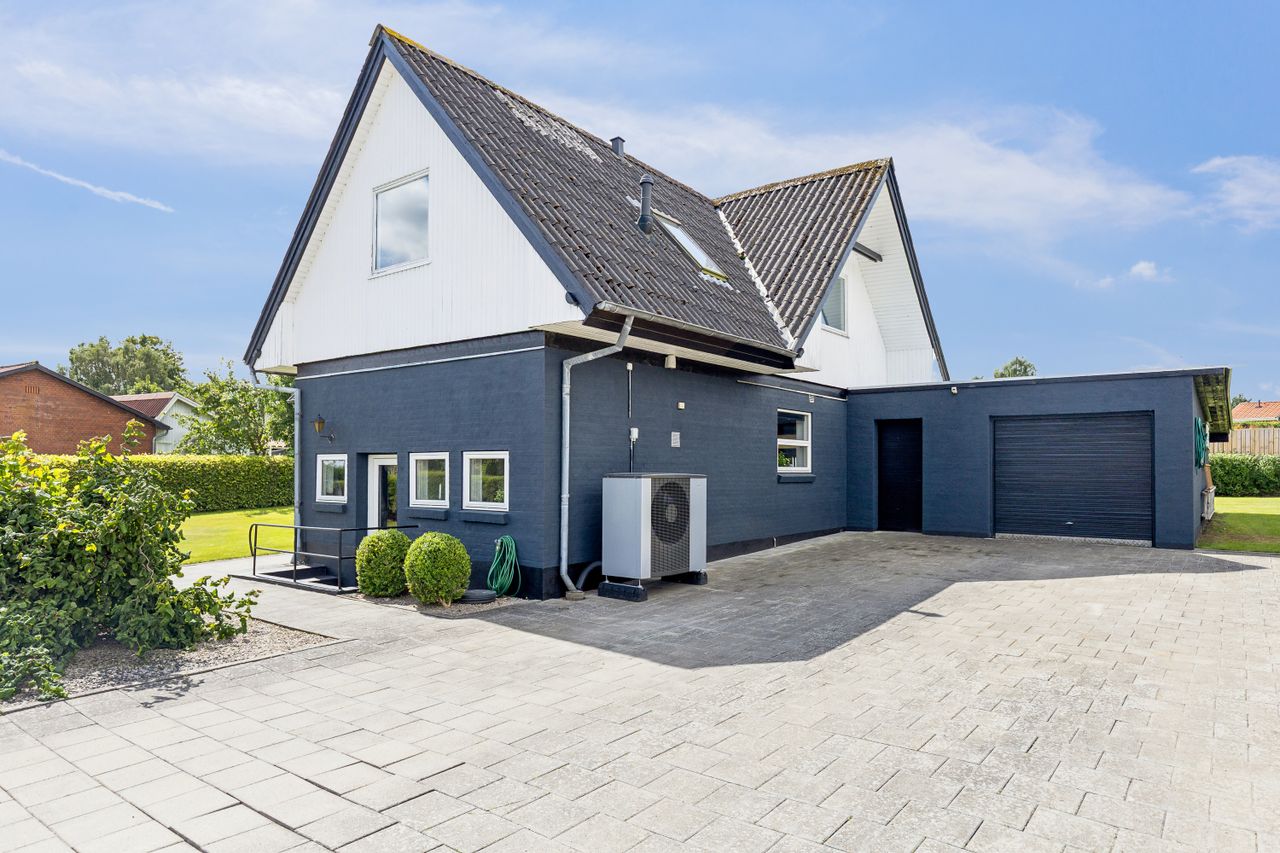 Ejendomsbillede 2 af 28