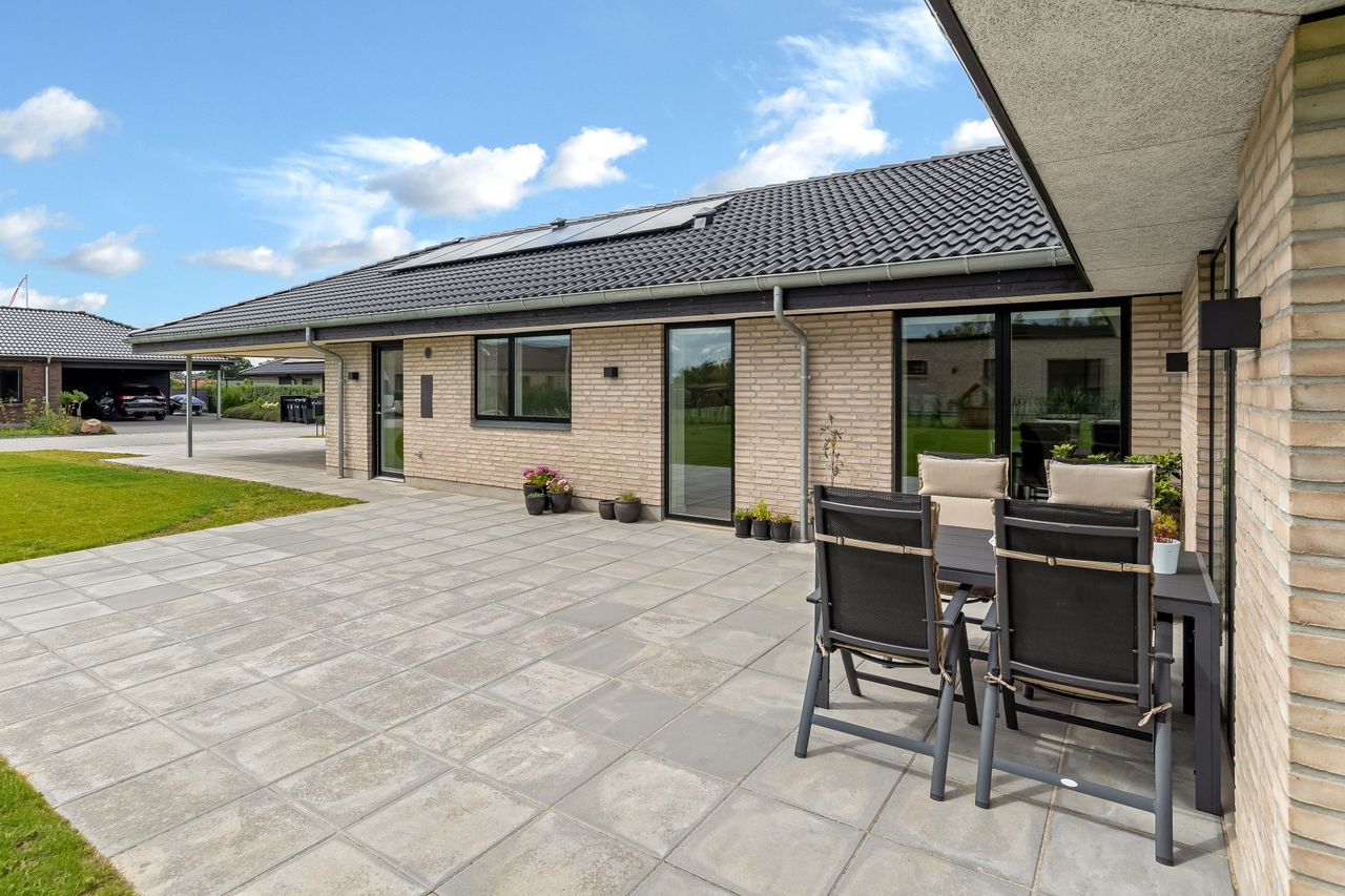 Ejendomsbillede 2 af 27